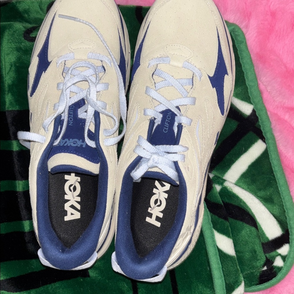 Hoka men’s  Beige and Navy Sneakers size 11 brandnew no box - Picture 4 of 5